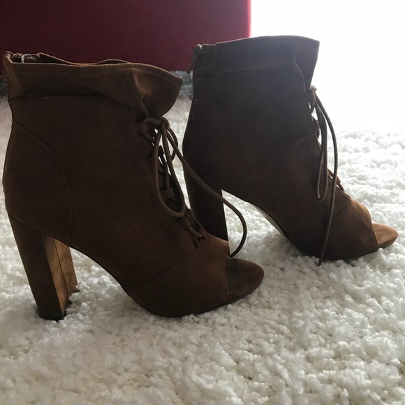 Perfect summer/fall booties - Picture 2 of 7